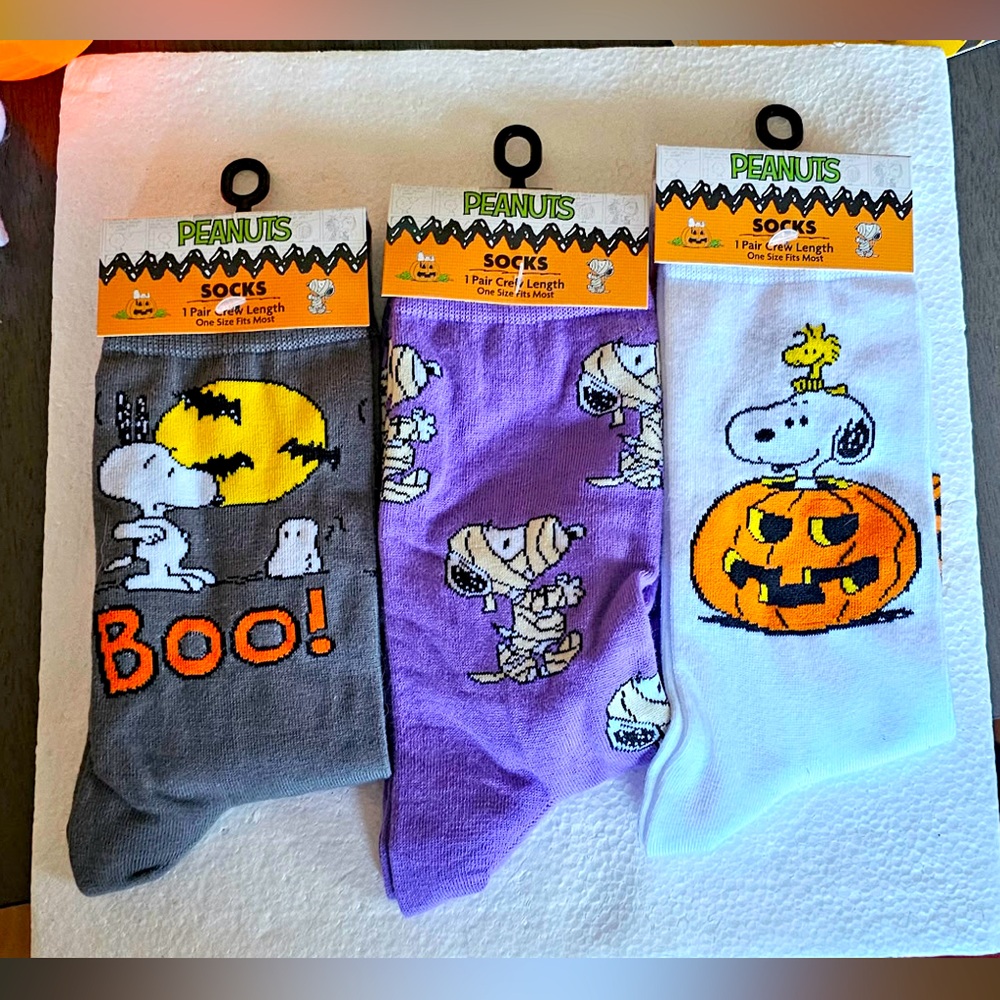 3 Peanuts Snoopy Halloween themed Pairs Of Socks (OSFM)